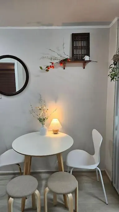 Open Near Seoul Station Apartman